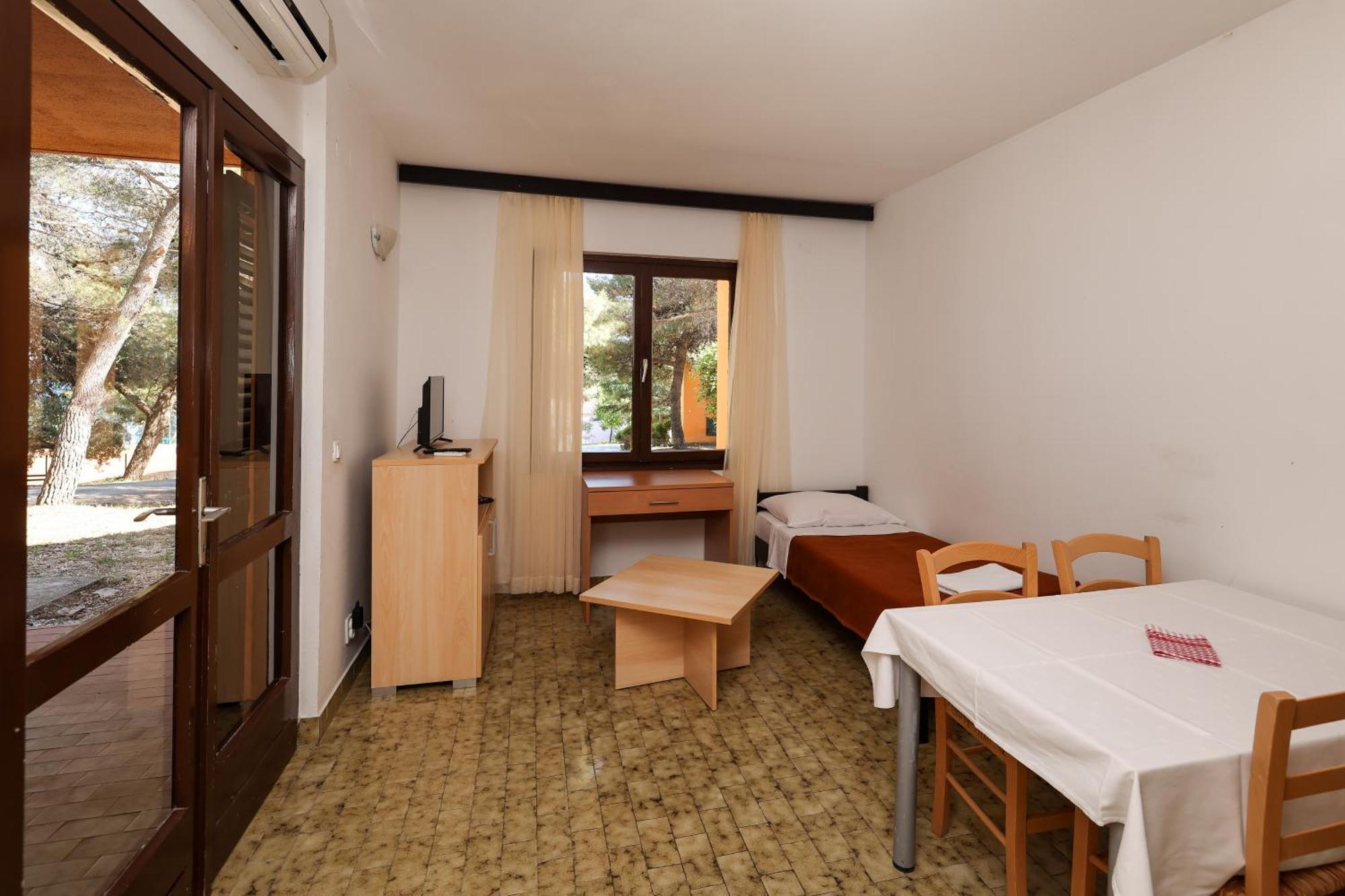 Apartments Medena Budget โตรกีร์ ภายนอก รูปภาพ