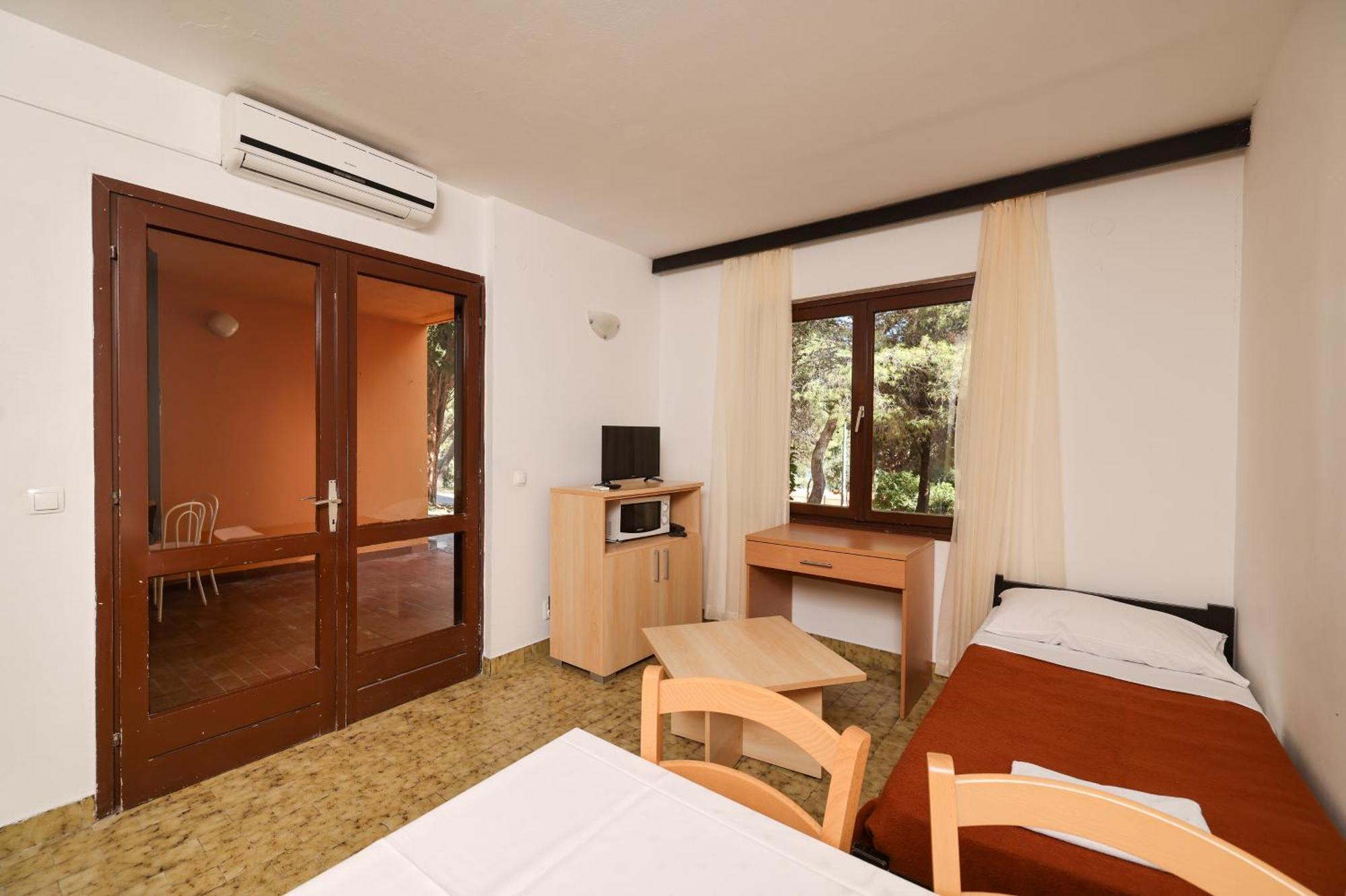 Apartments Medena Budget โตรกีร์ ภายนอก รูปภาพ