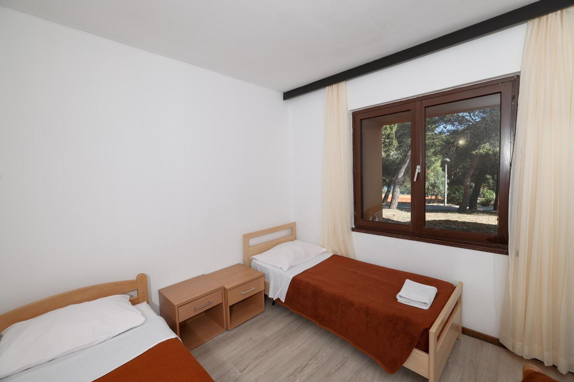 Apartments Medena Budget โตรกีร์ ภายนอก รูปภาพ